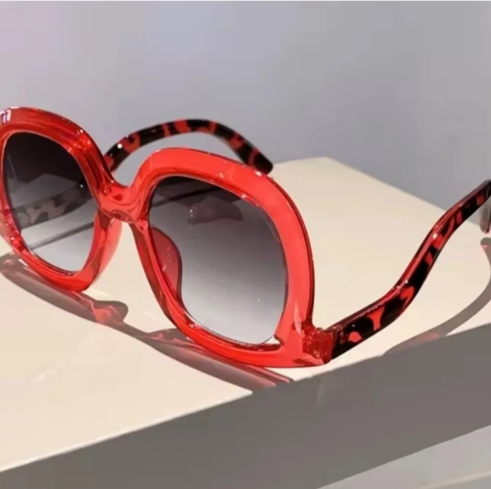 Womens Red Oval Gradient Lens With Tortoiseshell Temple Sunglasses